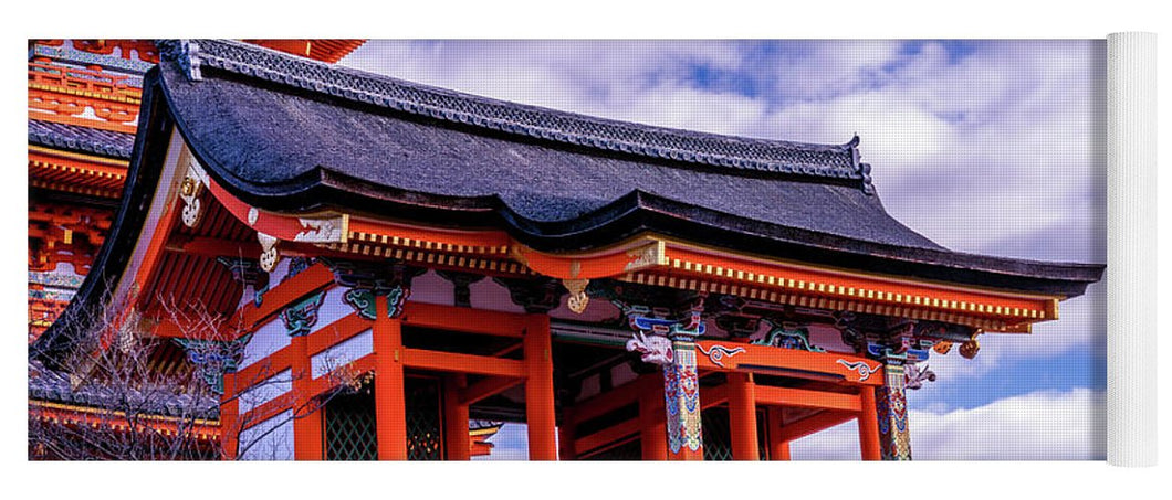 Entrance to Kiyomizu-dera Temple